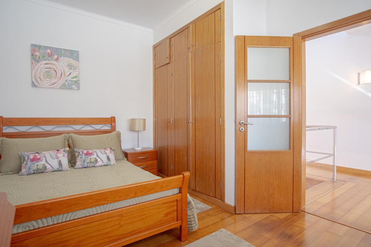 8 Rodrigues Family House - With Patio * Nazare