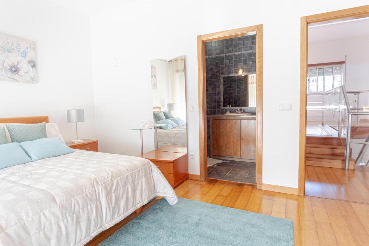 8 Rodrigues Family House - With Patio Villa Nazare