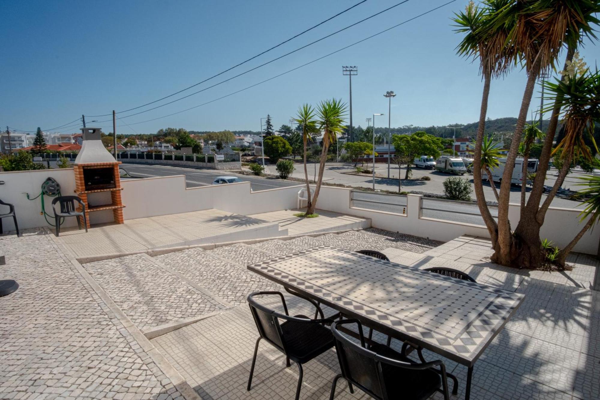 8 Rodrigues Family House - With Patio * Nazare