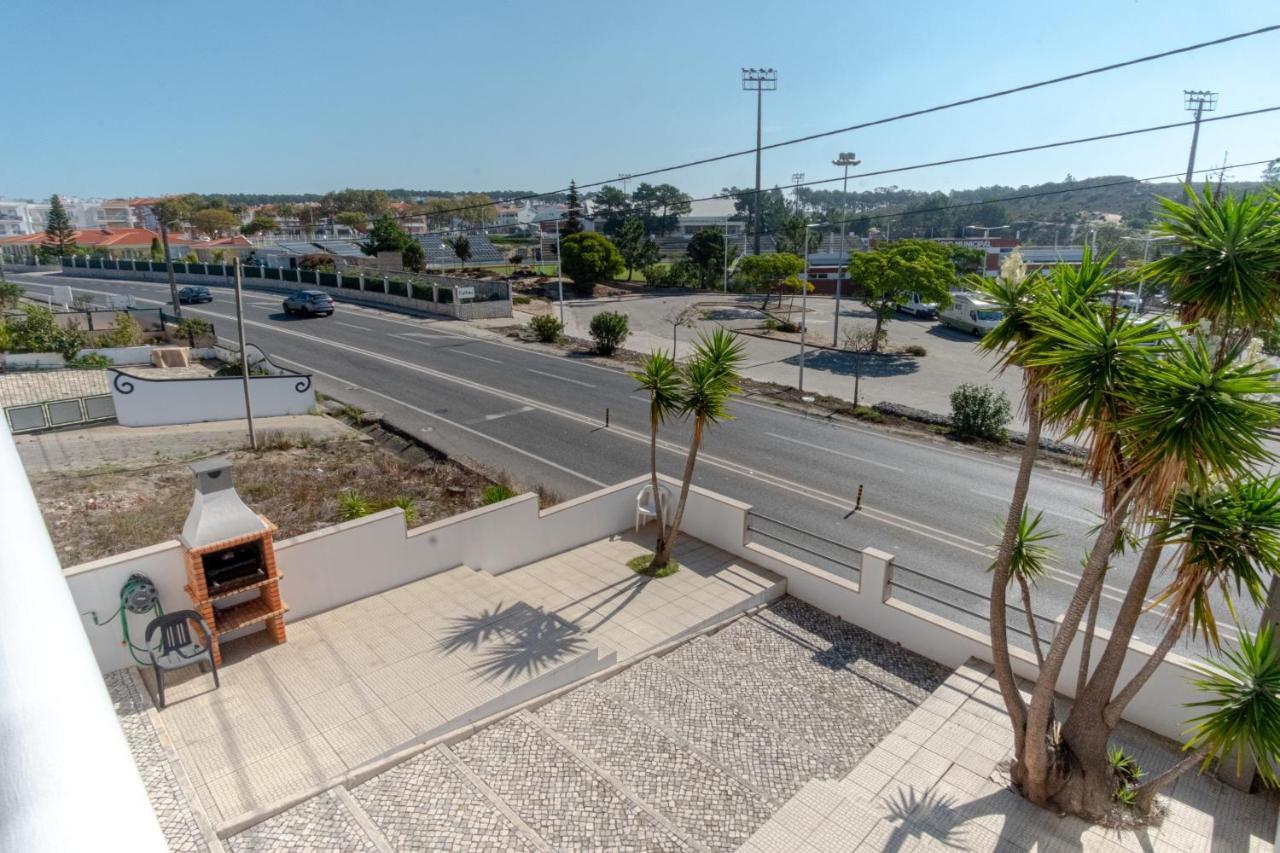 8 Rodrigues Family House - With Patio Villa Nazare