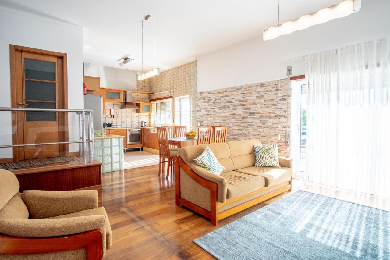 8 Rodrigues Family House - With Patio Nazare