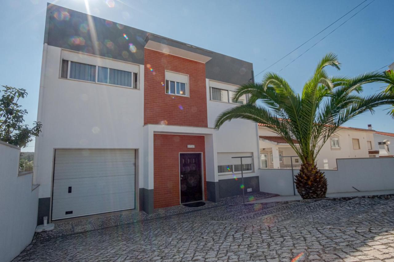 Villa 8 Rodrigues Family House - With Patio Nazare