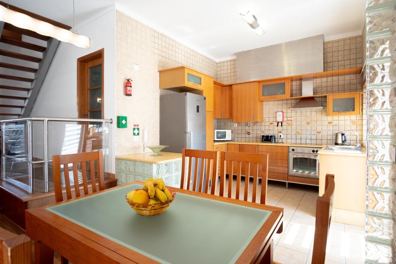 8 Rodrigues Family House - With Patio * Nazare