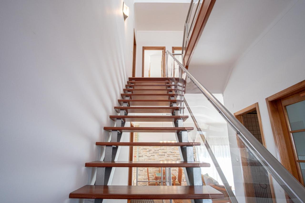 8 Rodrigues Family House - With Patio * Nazare